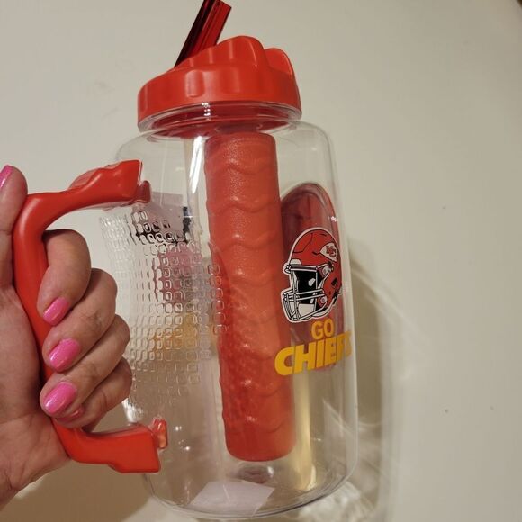 NEW CHIEFS NFL KANSAS CITY FOOTBALL CLEAR FLIP TOP HANDLED DRINK CUP NWT - Picture 7 of 16